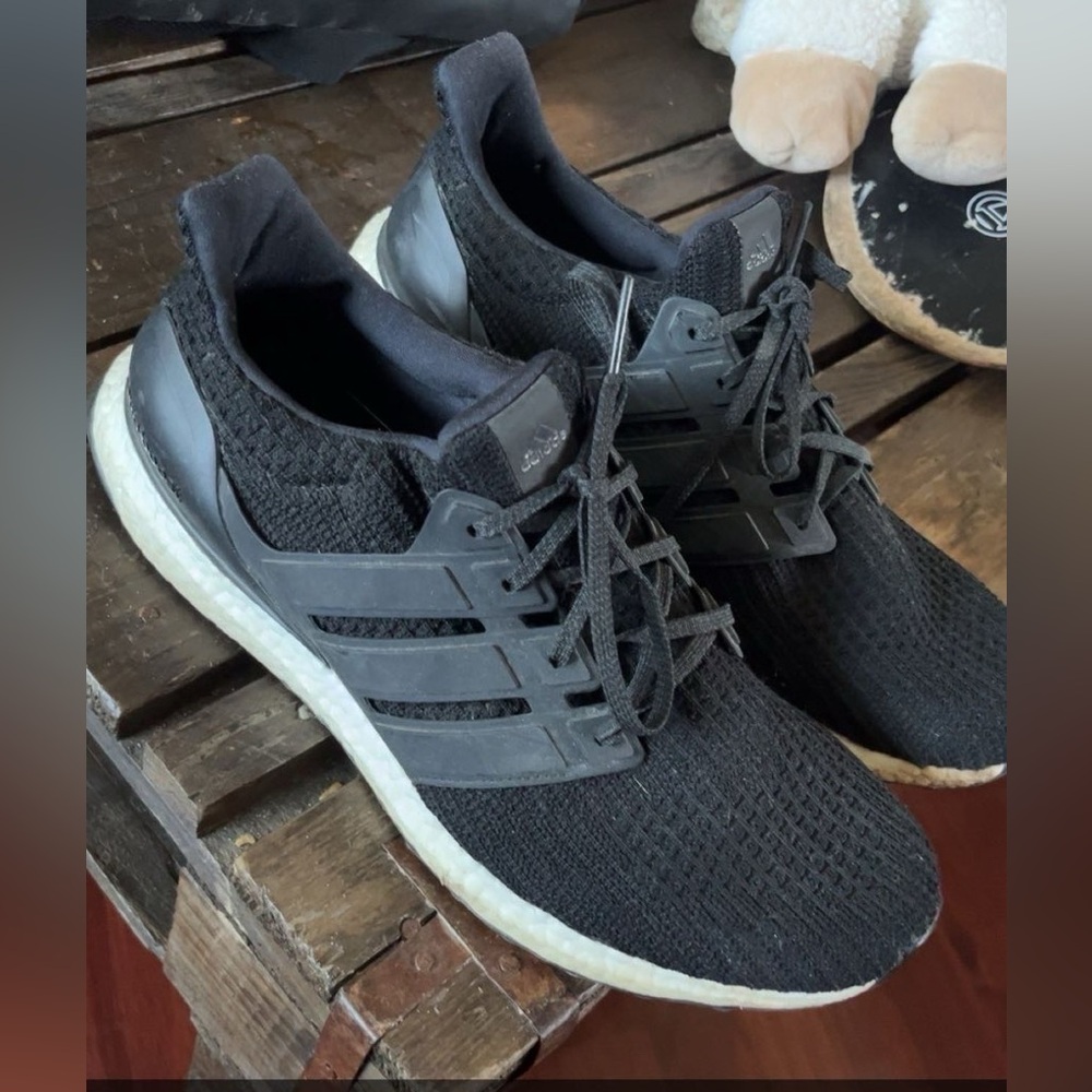 Adidas Men's Black ultraboost Shoes